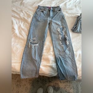 Edikted Light Wash Denim Jeans - size XS (24-25)